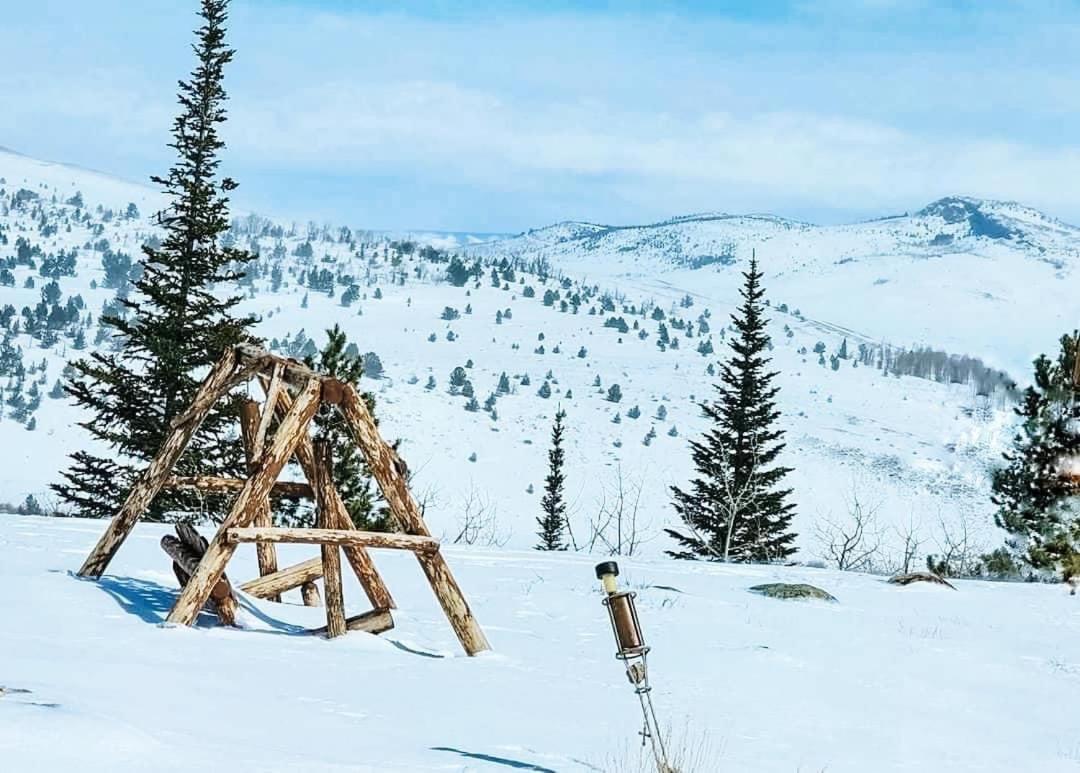 Red-Tail Roundhouse At 22 West Cabins And Recreation Hebron Buitenkant foto