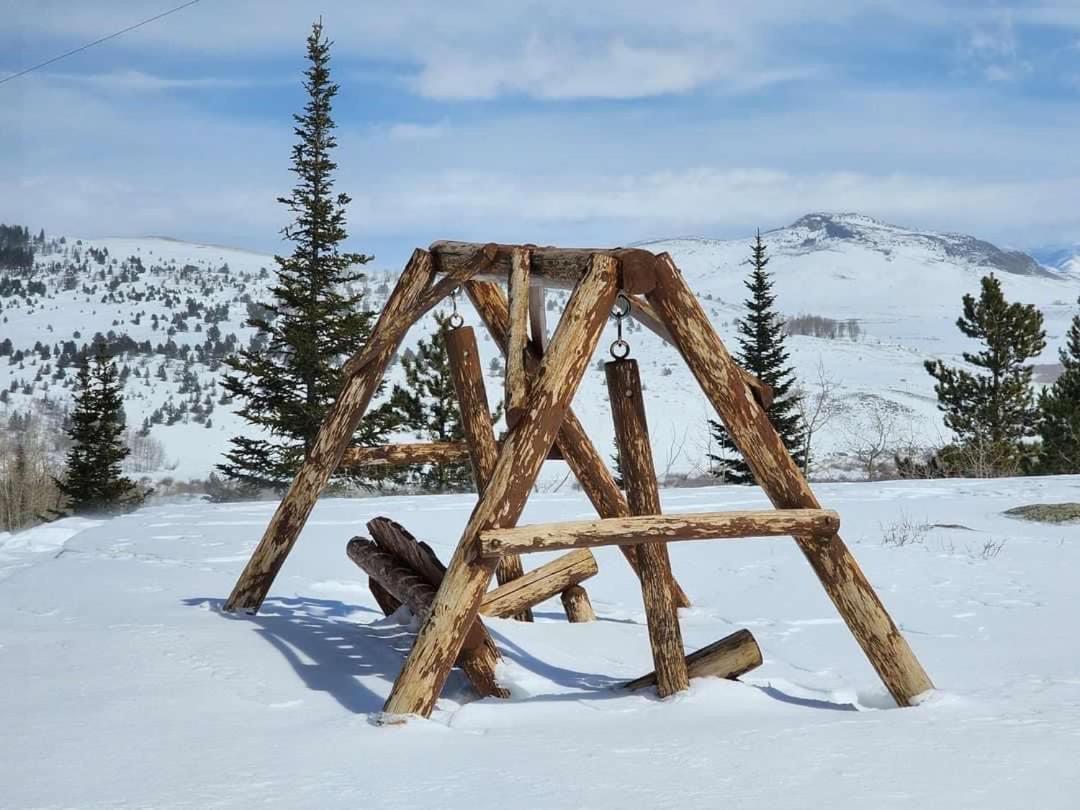 Red-Tail Roundhouse At 22 West Cabins And Recreation Hebron Buitenkant foto