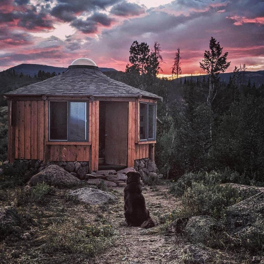 Red-Tail Roundhouse At 22 West Cabins And Recreation Hebron Buitenkant foto