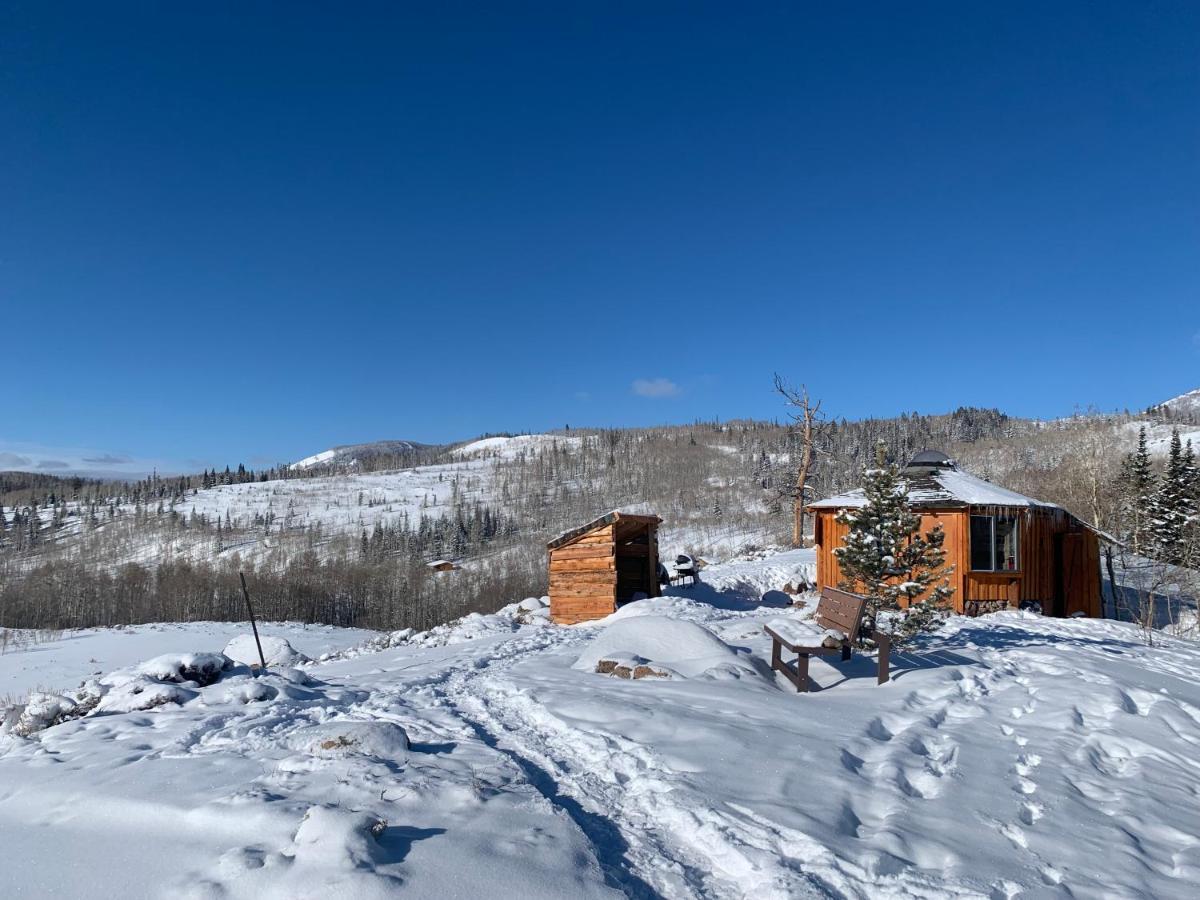 Red-Tail Roundhouse At 22 West Cabins And Recreation Hebron Buitenkant foto