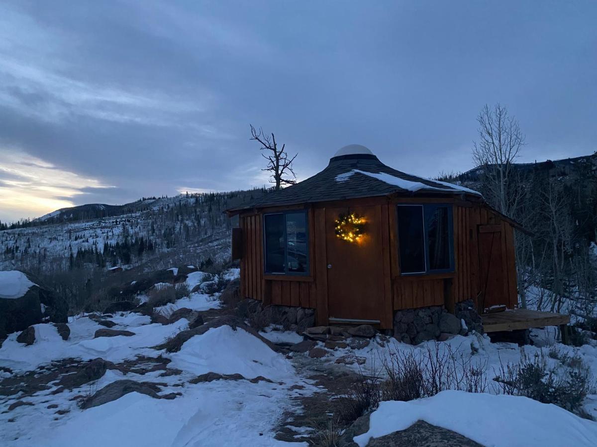 Red-Tail Roundhouse At 22 West Cabins And Recreation Hebron Buitenkant foto