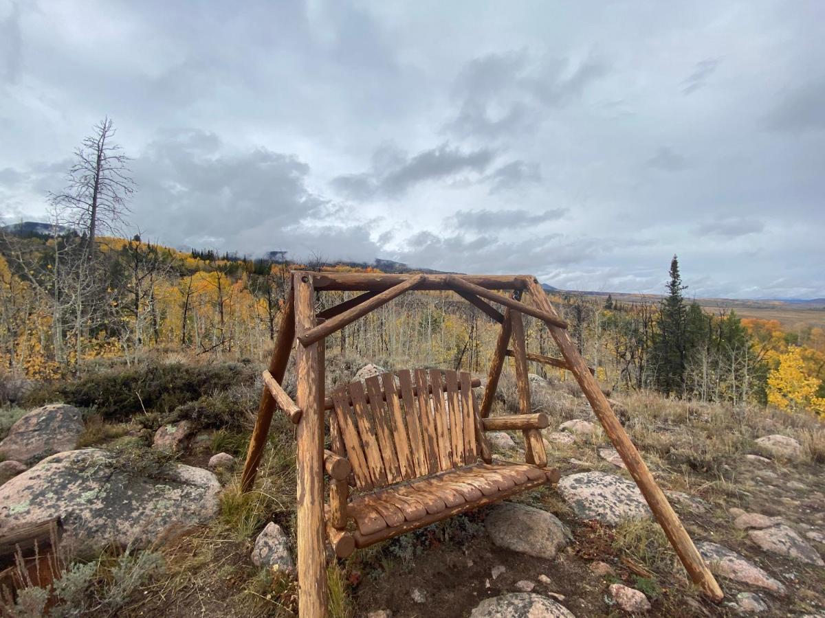 Red-Tail Roundhouse At 22 West Cabins And Recreation Hebron Buitenkant foto