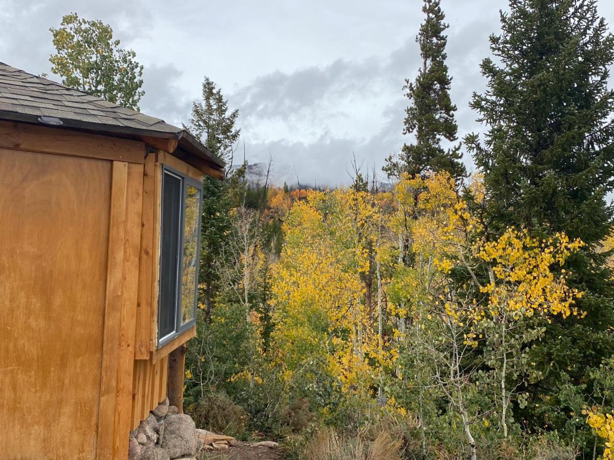 Red-Tail Roundhouse At 22 West Cabins And Recreation Hebron Buitenkant foto