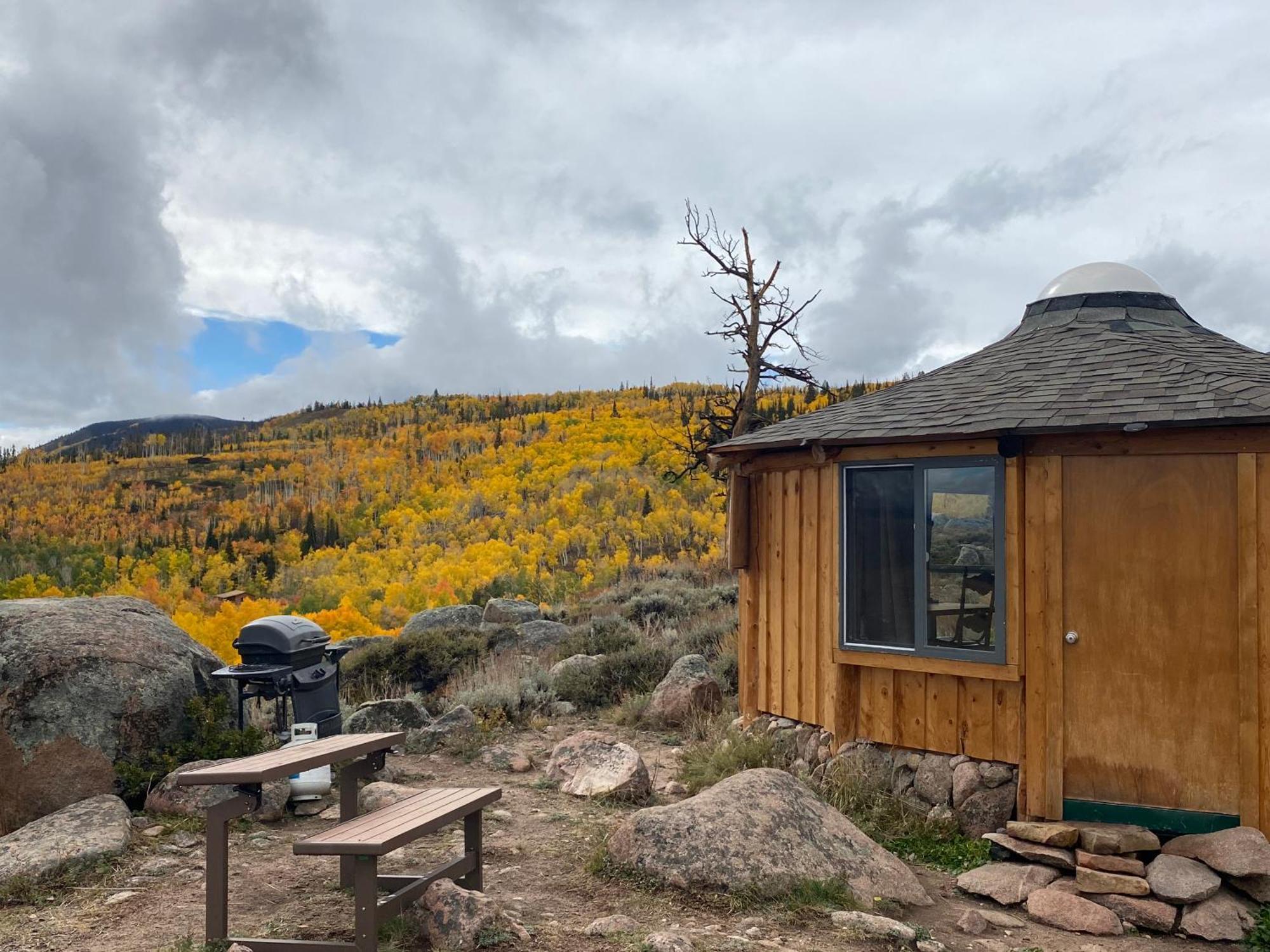 Red-Tail Roundhouse At 22 West Cabins And Recreation Hebron Buitenkant foto